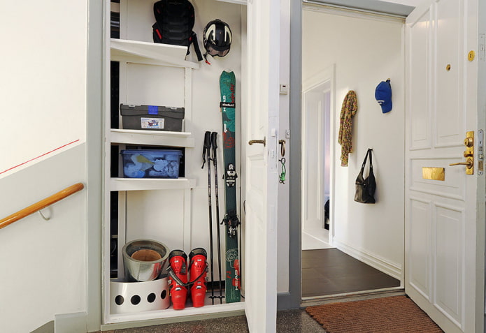 rangement à l'intérieur du couloir