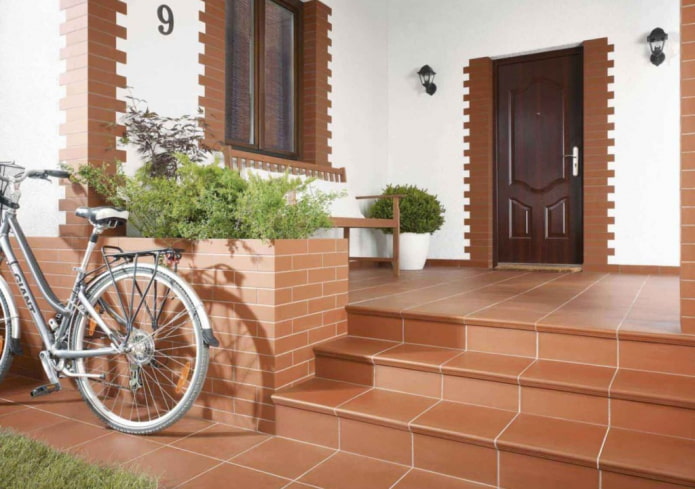 porche avec revêtement en carreaux de clinker