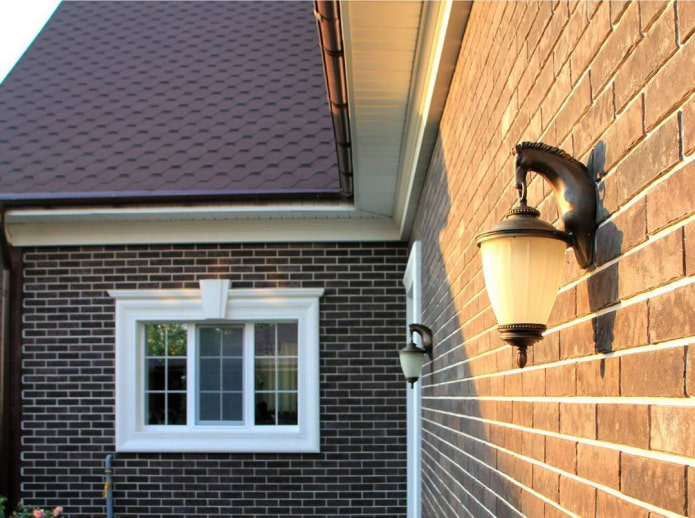 façade de maison avec revêtement en tuiles de clinker