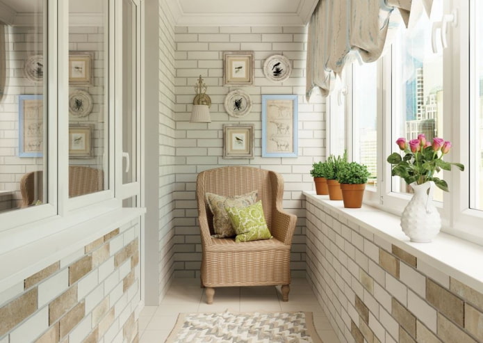 balcon avec revêtement en carreaux de clinker