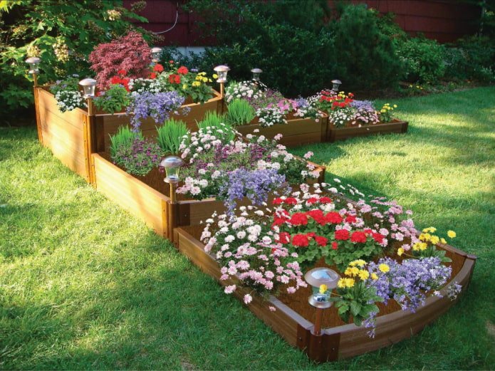 parterre de fleurs à plusieurs niveaux