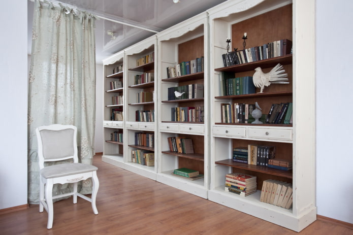 Étagères à l'intérieur de style provençal