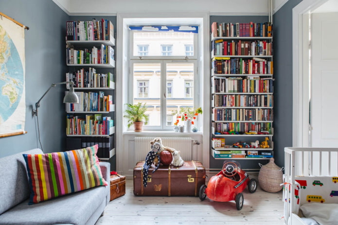 étagères suspendues pour livres à l'intérieur