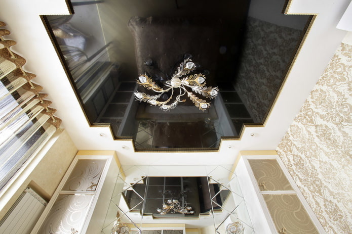 Plafond noir et blanc