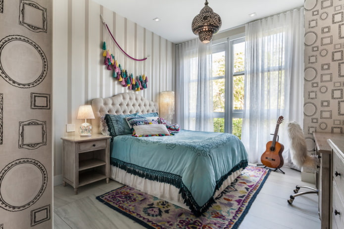Textiles dans l'intérieur d'une chambre d'adolescente