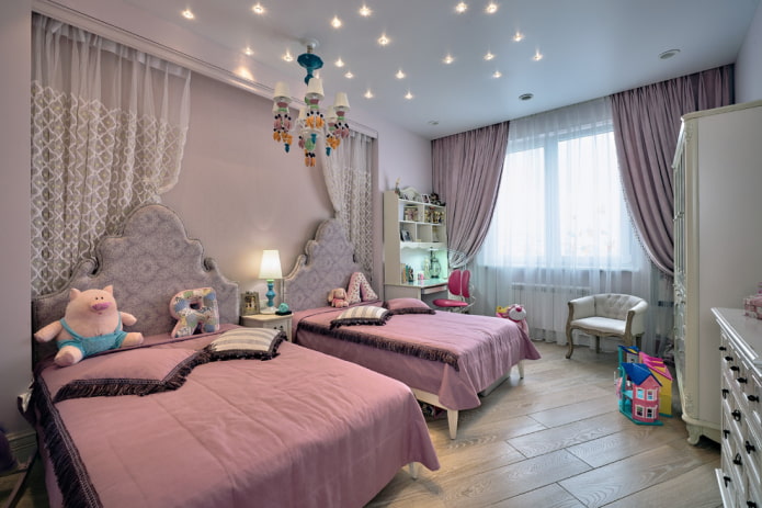 Éclairage d'une chambre d'enfant pour deux filles