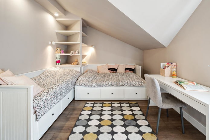 Aménagement d'une chambre mansardée pour deux filles