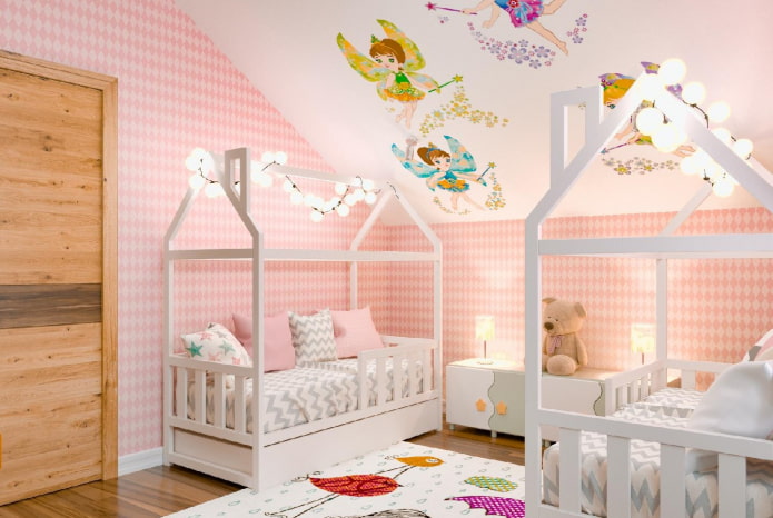 Aménagement de chambre pour deux filles d'âge préscolaire