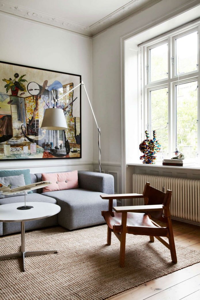 salon avec une fenêtre au nord