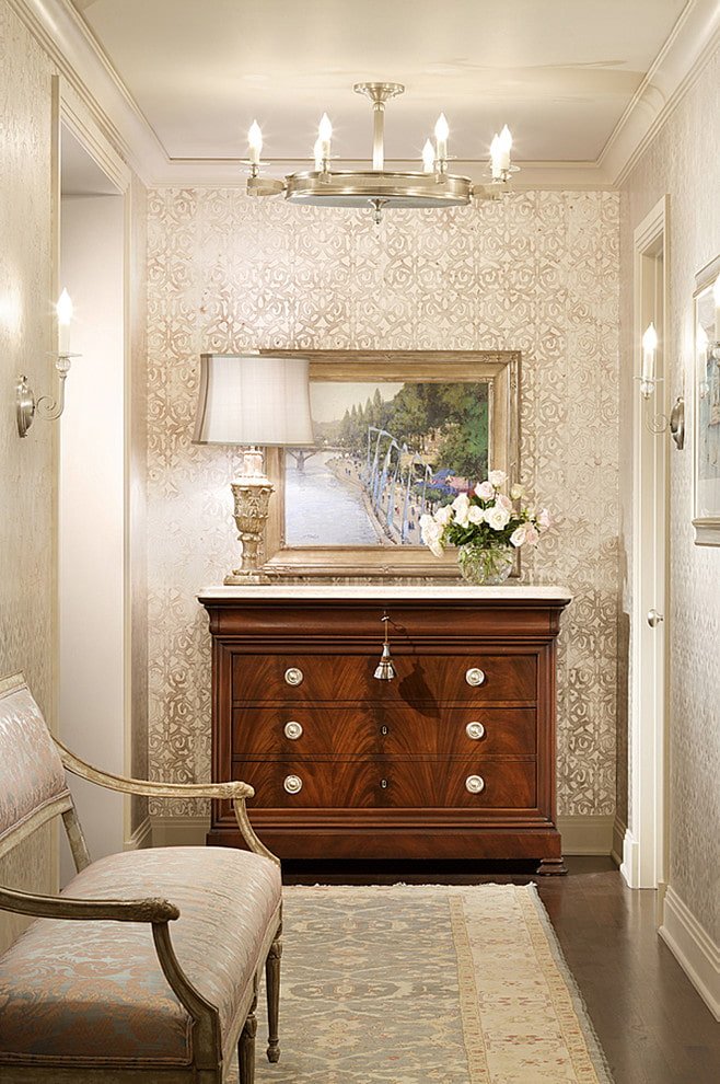 Commode à l'intérieur du couloir