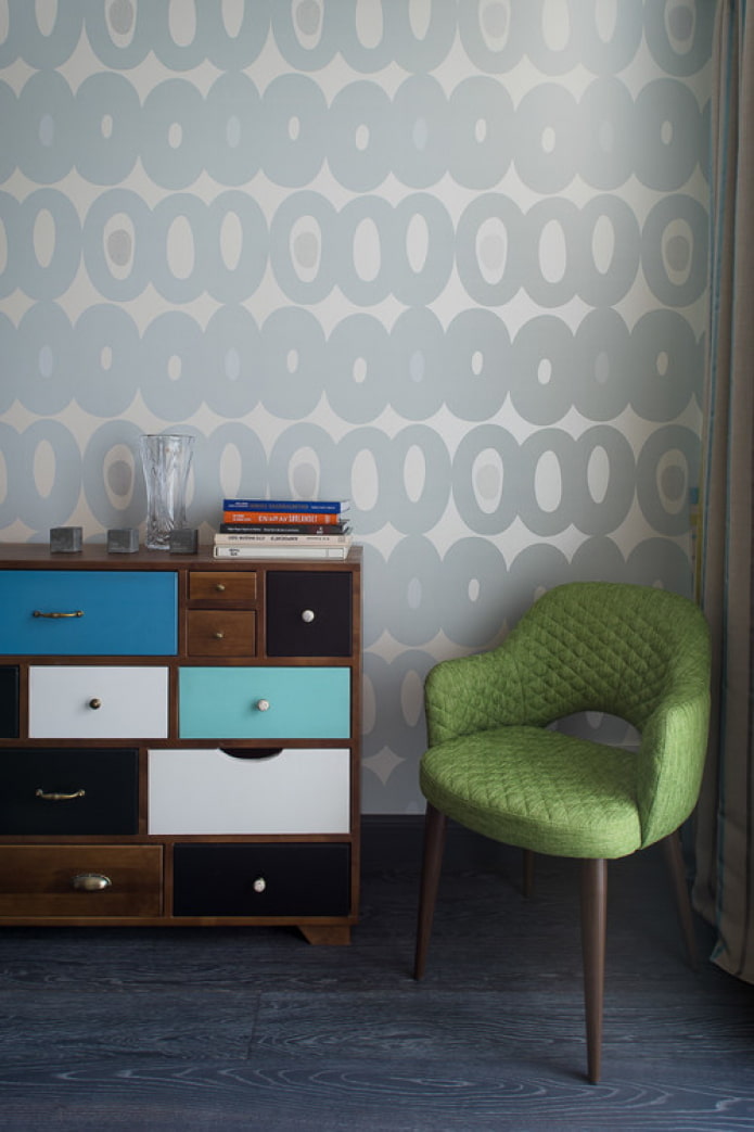 Commode à tiroirs multicolores