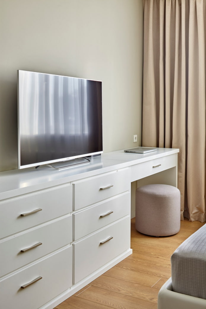 Commode avec une table pour le maquillage