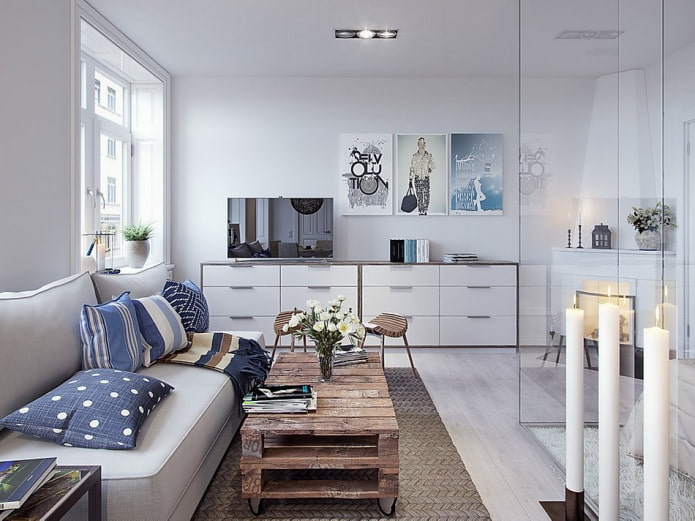 Longue commode dans un salon blanc