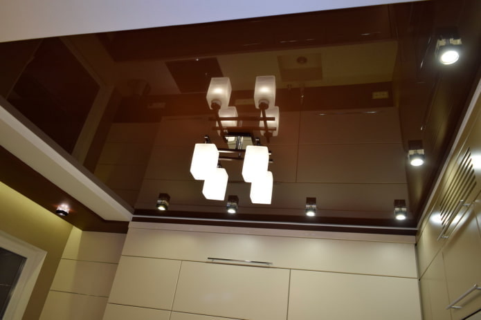 Plafond tendu marron brillant