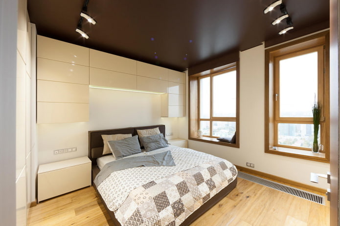 plafond tendu en satin marron dans la chambre