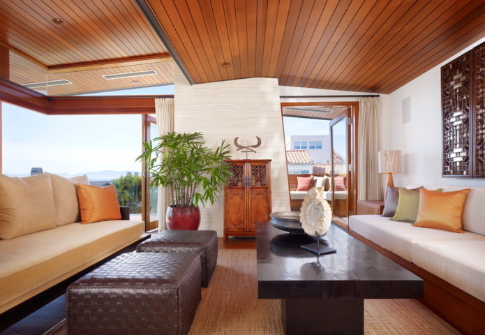 revêtement de plafond en bois marron