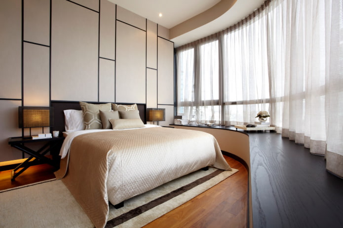 Rideaux courts dans la chambre