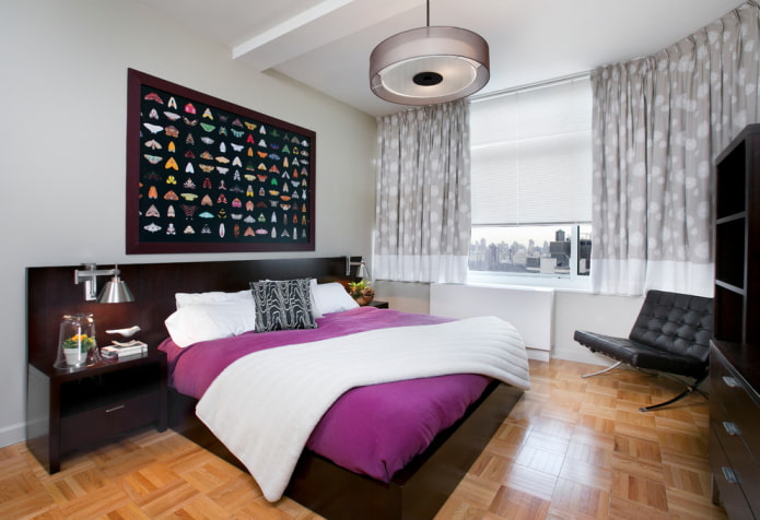 Rideaux courts dans la chambre