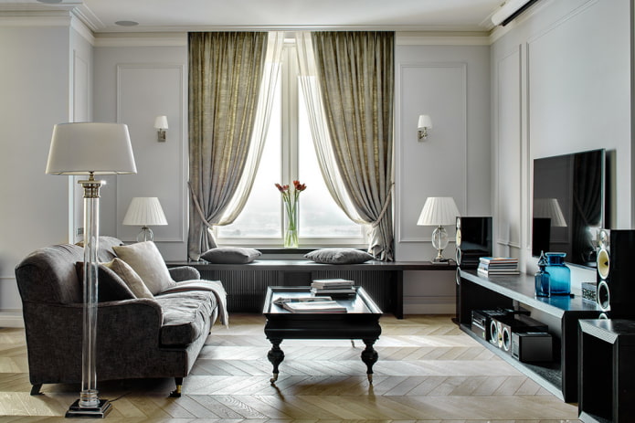 Rideaux courts dans le salon