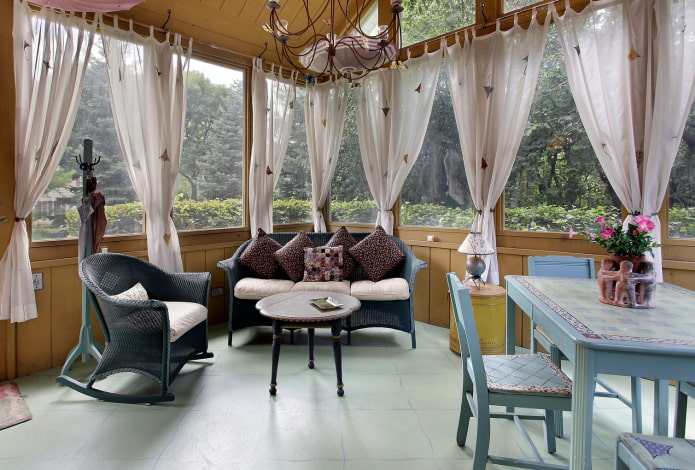 rideaux courts dans la Gazebo