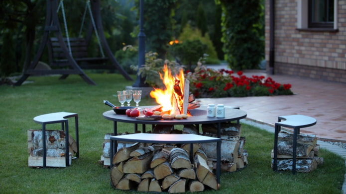 table de jardin avec chaises