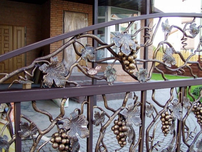 fragment of gate decor