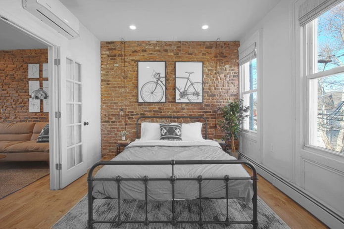 lit forgé dans une chambre de style loft