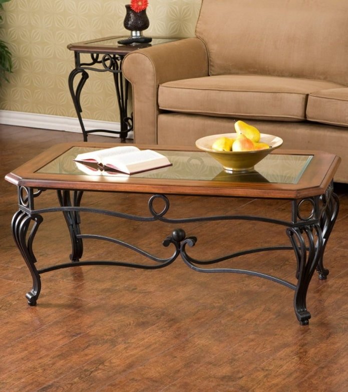 table rectangulaire forgée à l'intérieur