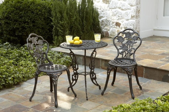 Table d'extérieur forgée pour le jardin