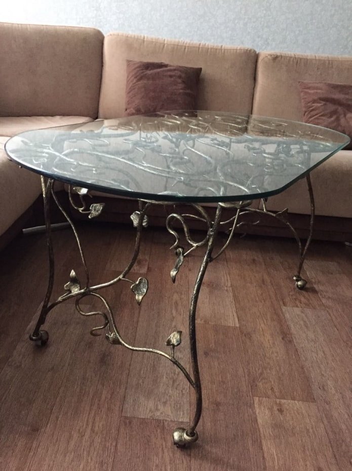 table avec plateau en verre