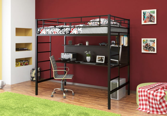 bureau en fer forgé dans la chambre de bébé