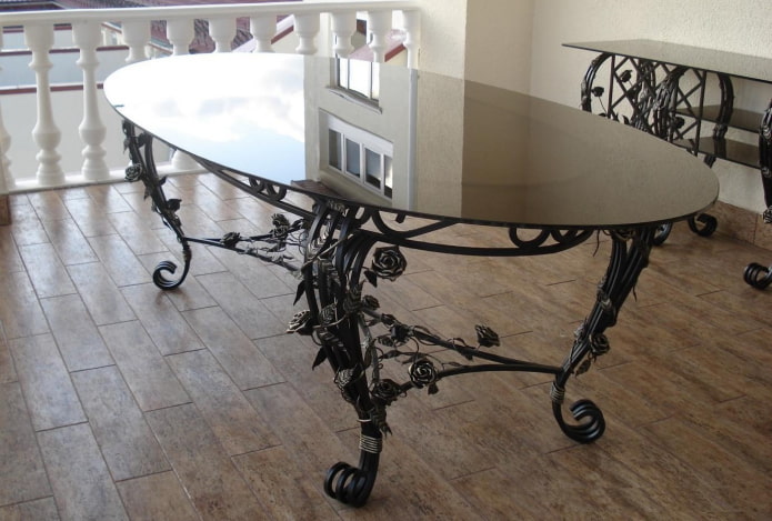 Table en miroir forgé à l'intérieur
