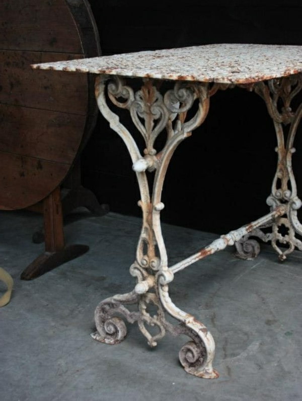 Objets forgés anciens à l'intérieur