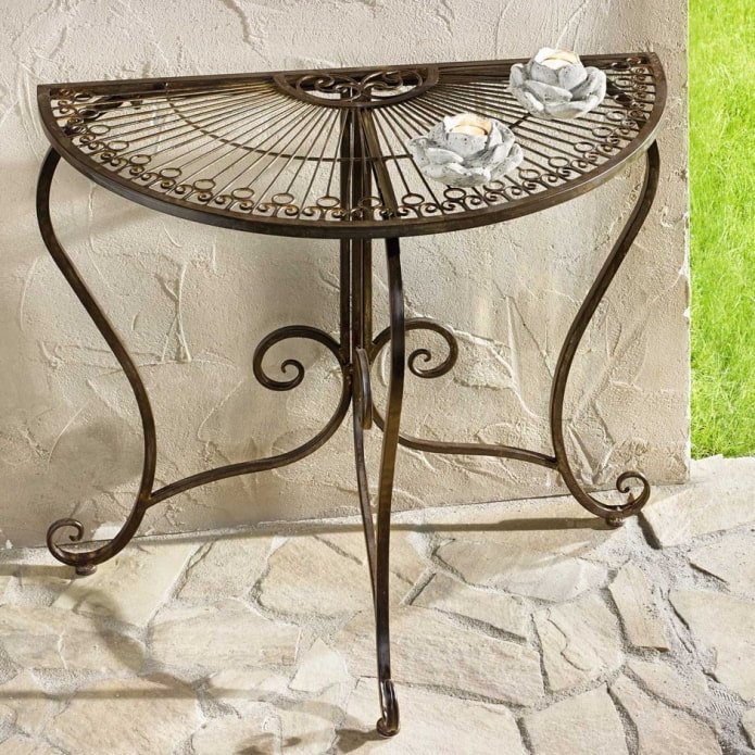 Table semi-circulaire forgée à l'intérieur