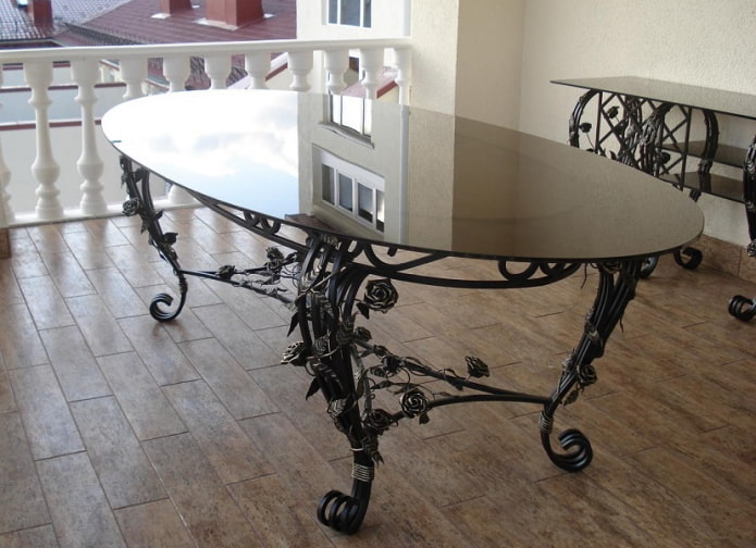 Table ovale forgée