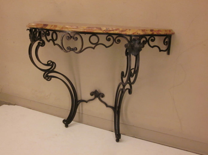 plateau de table en pierre sur pied forgé