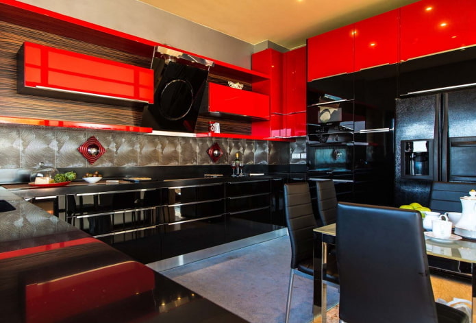 Cuisine avec appareils électroménagers noirs
