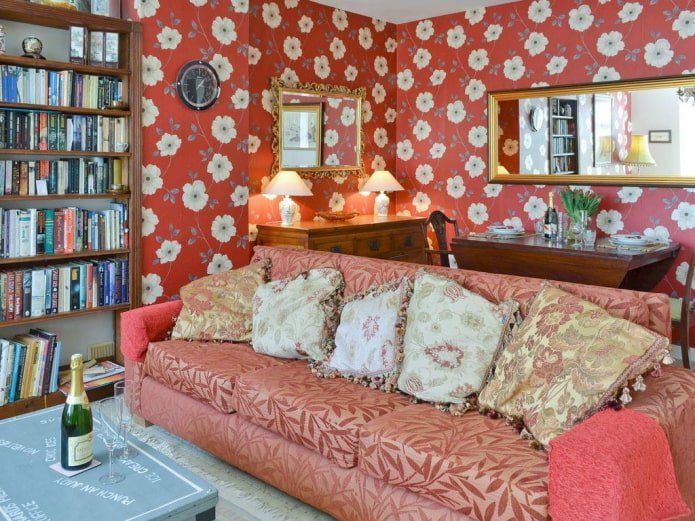 intérieur de salon avec papier peint à fleurs