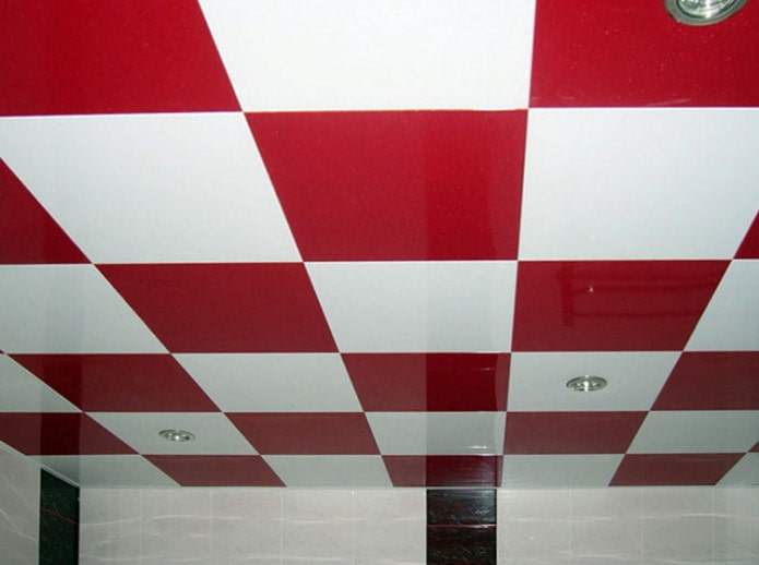 plafond à cassettes rouge et blanc