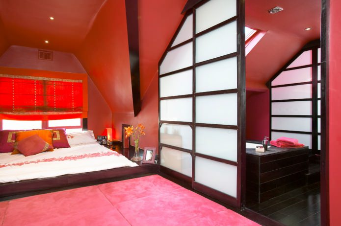 chambre dans les tons rouges 