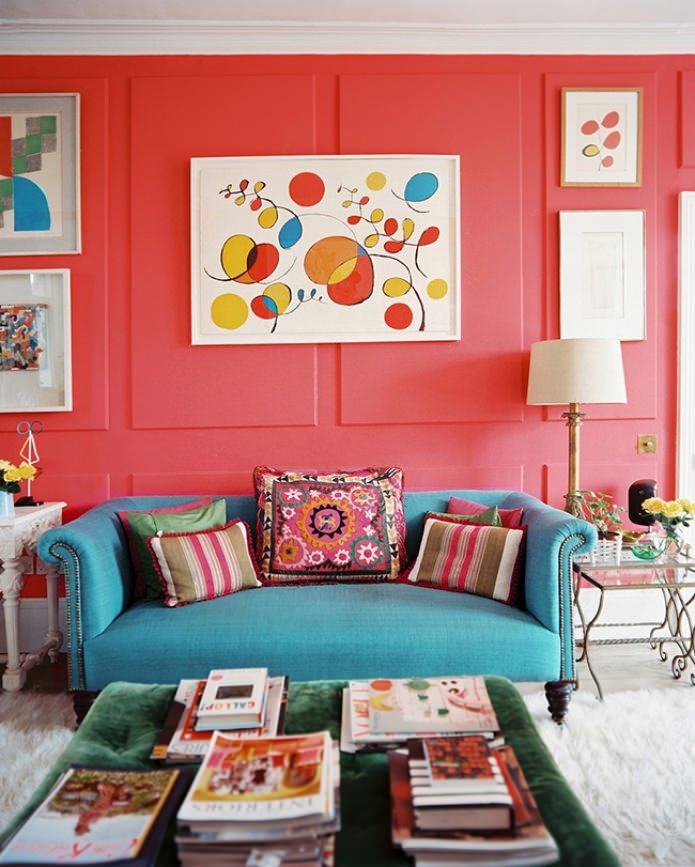 Salon turquoise et rouge