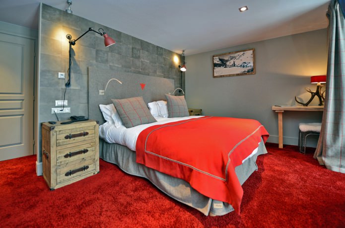 Tapis rouge dans la chambre