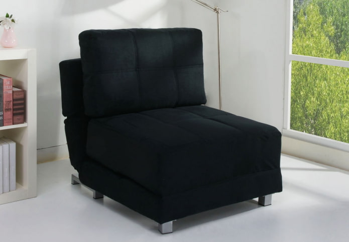 Chaise pliante sans accoudoirs à l'intérieur