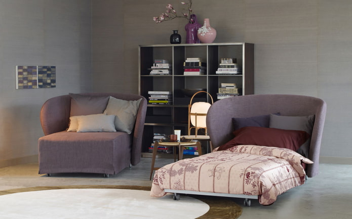 Chaise pliante dans un salon