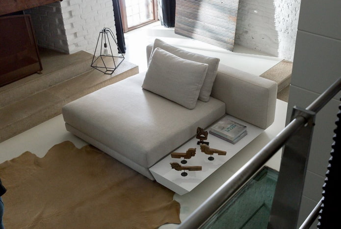 chaise pliante avec une table à l'intérieur