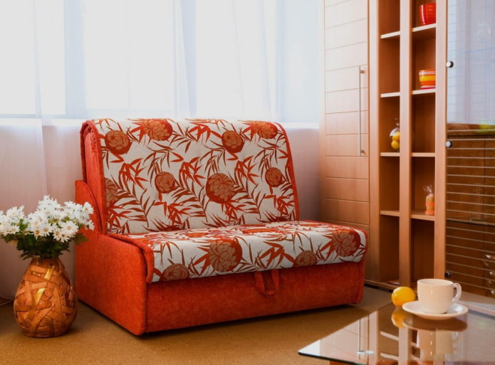 Chaise pliante à l'intérieur de la cuisine