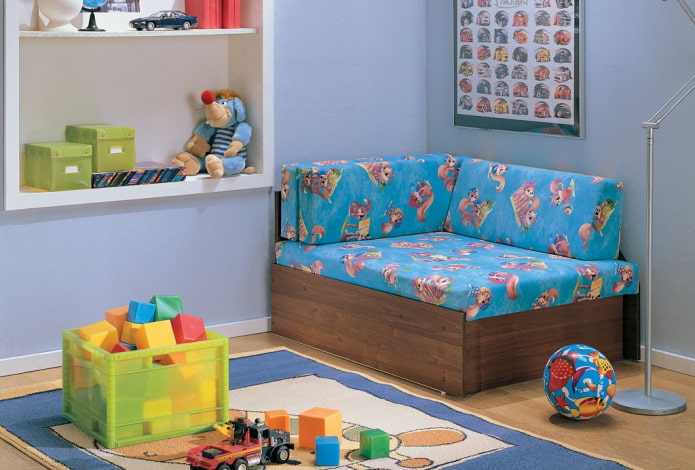 Chaise pliante à l'intérieur de la chambre d'enfant