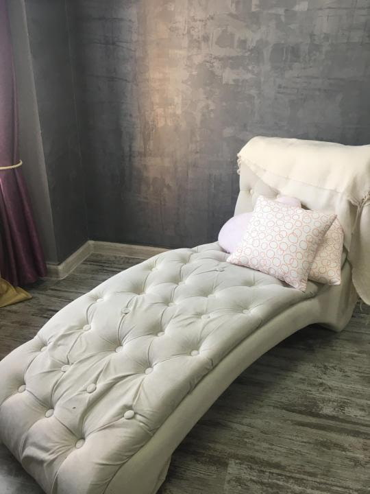 chaise-lit avec attelage de chariot
