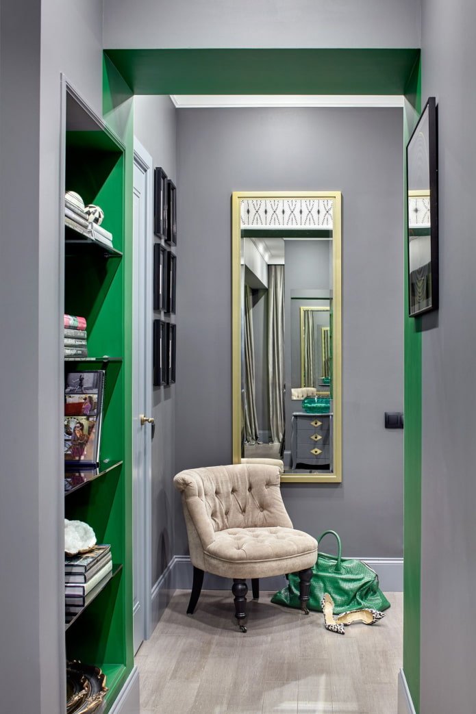 Fauteuil dans le couloir
