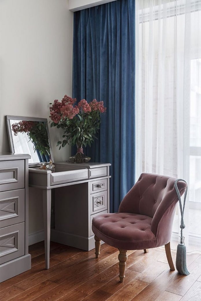 Fauteuil dans la chambre